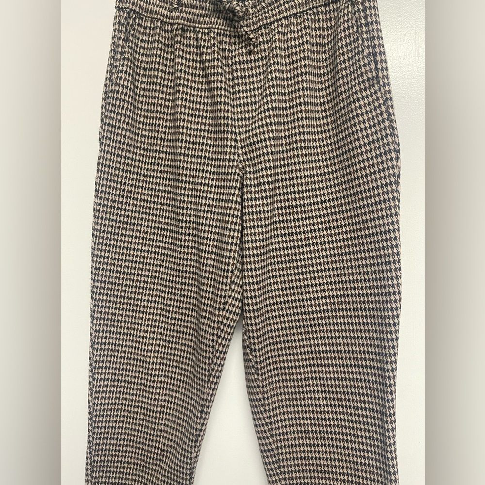 Very stretchy, dress pant, sweatpants
